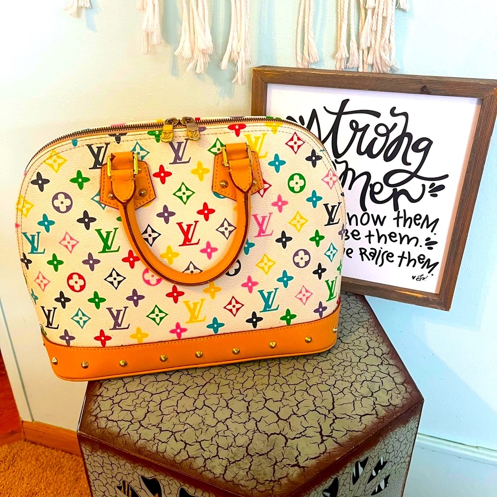 Trendy & colorful handbag!